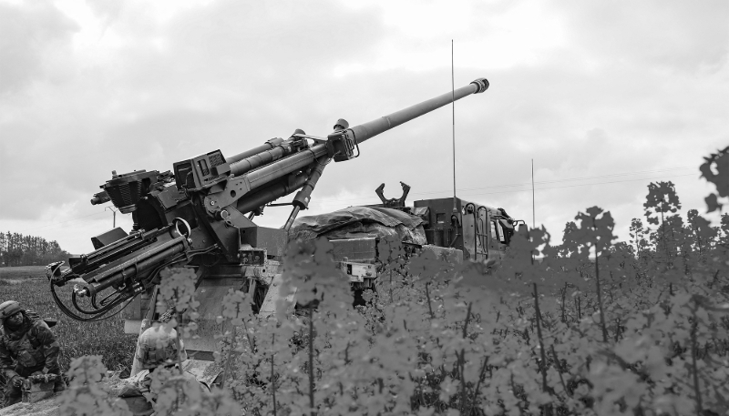 A Caesar gun deployed during a French army exercise. Thailand acquired several of these artillery systems in 2010.