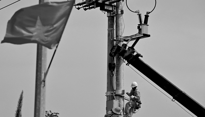 Electricians at work on a transmission pole at a construction site in Hanoi, on 17 March, 2026.