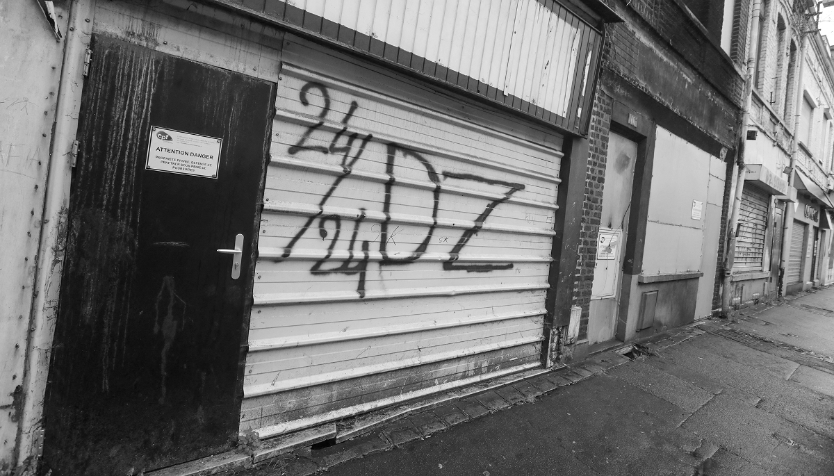 Members of the DZ Mafia have modernised their surveillance methods in order to secure key points on their supply and trafficking routes.