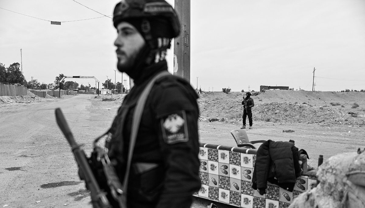 Syrian security forces guard the al-Omar oil field in Deir ez-Zor Governorate, on 22 January 2026.