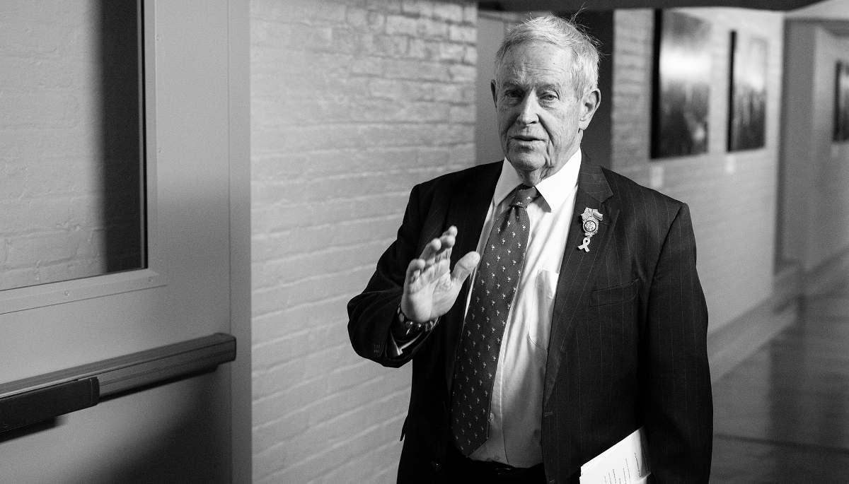 On 27 March 2026, Republican Representative Joe Wilson proposed a bipartisan bill, the 'Strategic Subsea Cables Act of 2026,' aimed in particular at securing American submarine cables.