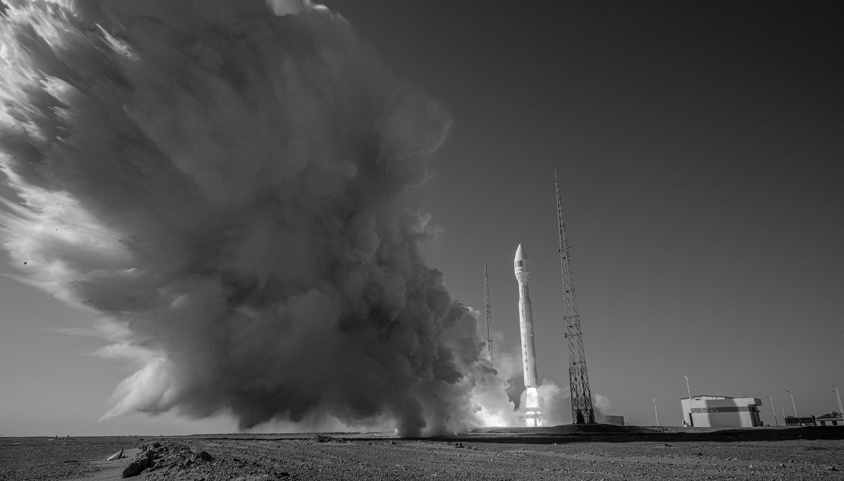 The Lijian-1 Y5 commercial rocket carrying Oman's OL-1 satellite during lift-off, 11 November 2024.