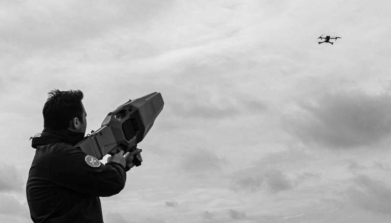 The company MC2 Technologies specialises in anti-drone systems. Its products range from frequency-jamming rifles to 300-kg onboard systems for frigates.