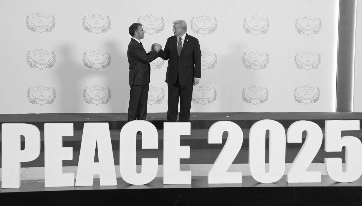 French President Emmanuel Macron and his US counterpart Donald Trump at a summit on Gaza in Sharm el-Sheikh, Egypt, on 13 October 2025.