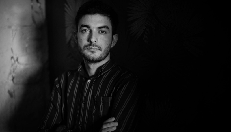Azerbaijani blogger Mahammad Mirzali, now living in exile in France, is investigating the connections of the people who tried to kill him.
