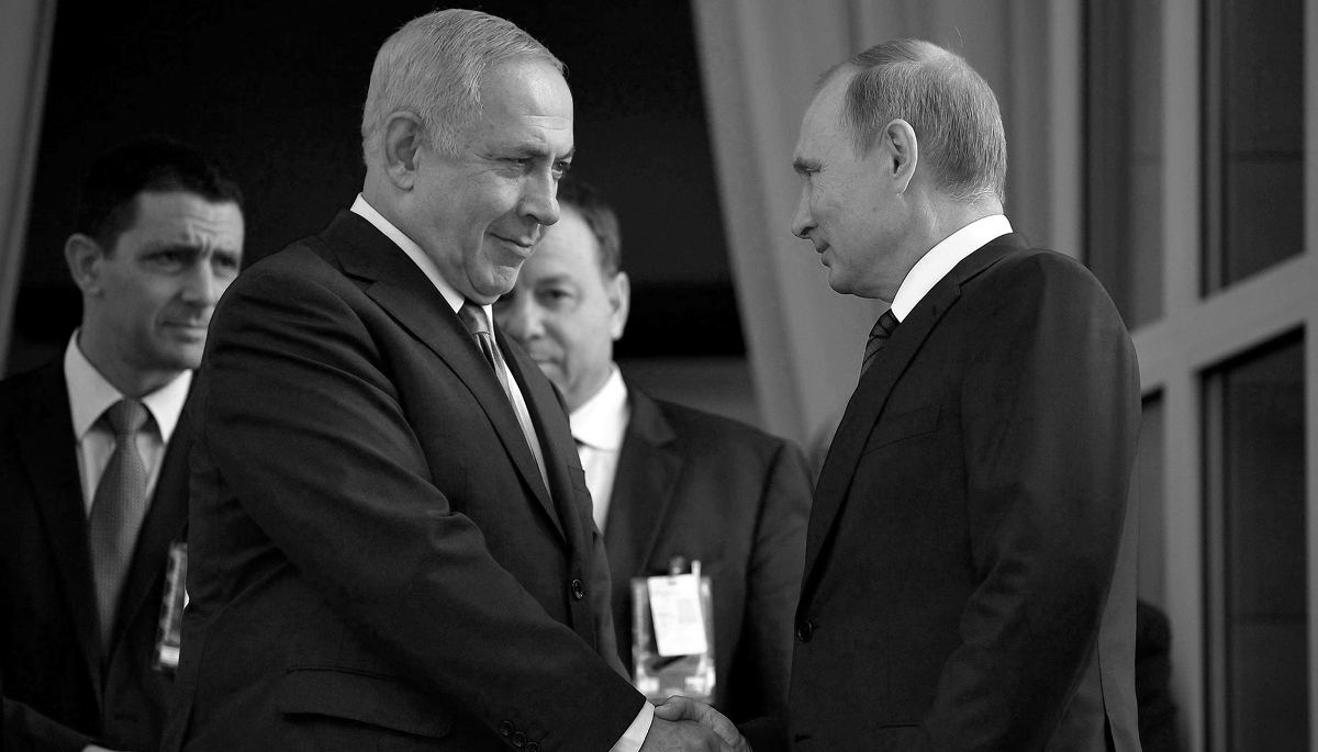 Russian President Vladimir Putin welcomes Israeli Prime Minister Benjamin Netanyahu at his Black Sea resort villa in Sochi, Russia, on 23 August 2017.