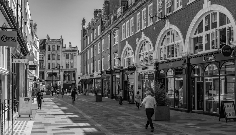 The Cavendish Dental Clinic is located at 7 South Molton Street, London, in the heart of Mayfair.