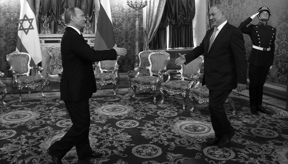 Russian President Vladimir Putin welcomes Israeli Prime minister Benjamin Netanyahu at the Kremlin in 2016.