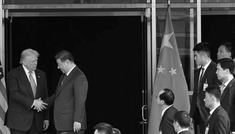 US President Donald Trump and China's President Xi Jinping at the Gimhae Air Base in Busan, South Korea, on 30 October 2025. 