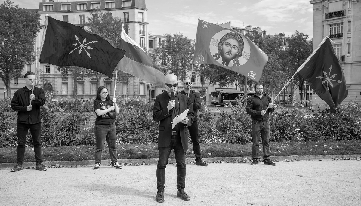 Vincent Perfetti (centre), chairman of SOS Donbass, at a gathering held in memory of Daria Dugina in Paris, on 23 August 2025. 