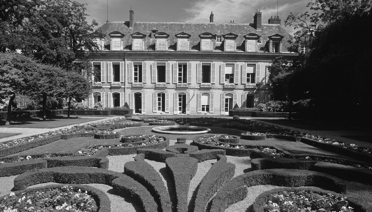 Le Petit Luxembourg, the official residence of the President of the Senate, is home to the Salons de Boffrand in Paris.