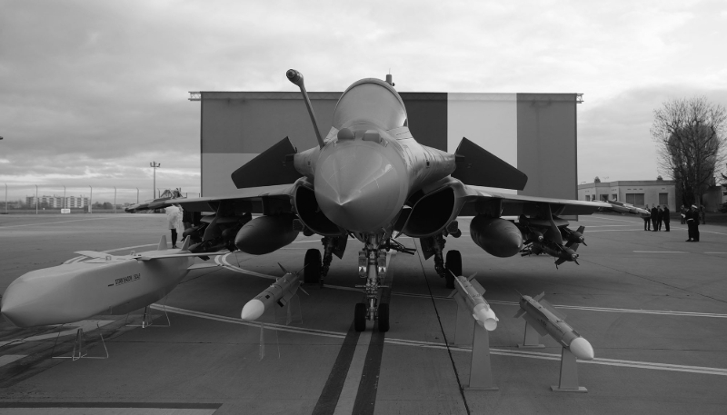 A Rafale fighter jet on display at Villacoublay air base, near Paris, ahead of Ukrainian President Volodymyr Zelensky's visit to France on 17 November 2025. 