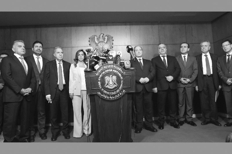 Lebanese spy chief Abbas Ibrahim (left) took a delegation of Lebanese official to Damas on 7 September, which included Lebanon's deputy prime minister Zeina Akar.