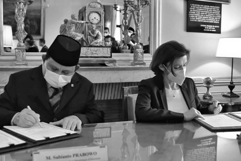 Indonesian defence minister Prabowo Subianto and French defence minister Florence Parly signed a defence cooperation agreement in Paris on 28 June 2021.